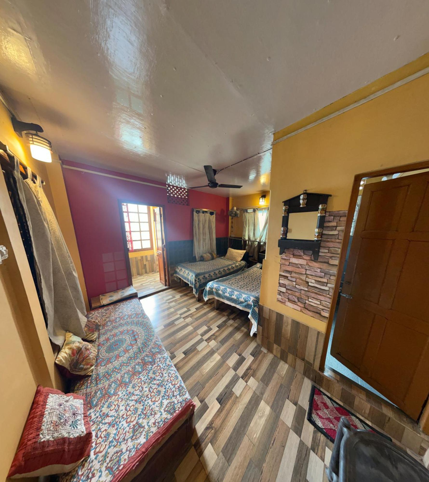 Calcutta Backpackers Homestay- For Travellers And Backpackers Buitenkant foto