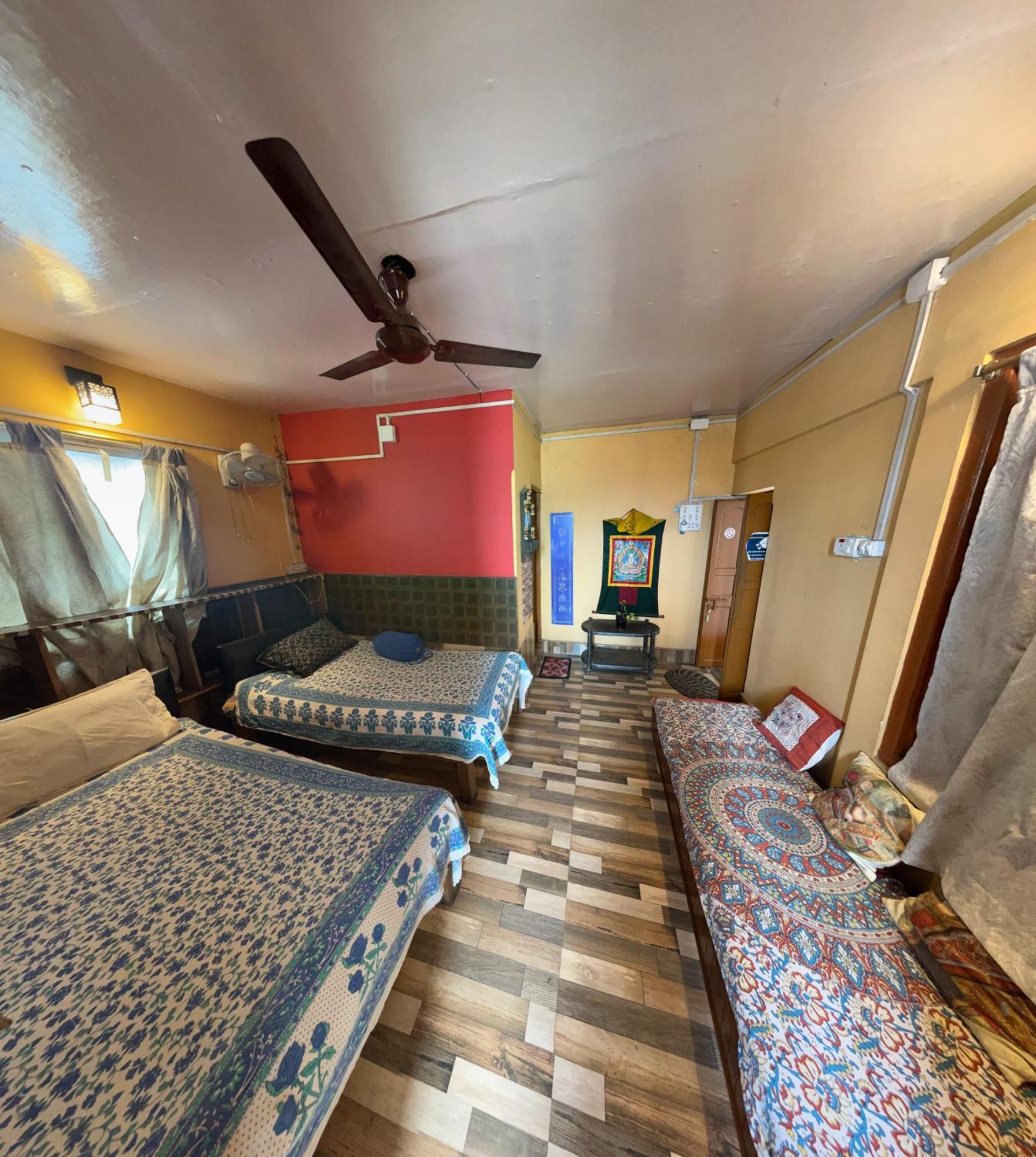 Calcutta Backpackers Homestay- For Travellers And Backpackers Buitenkant foto